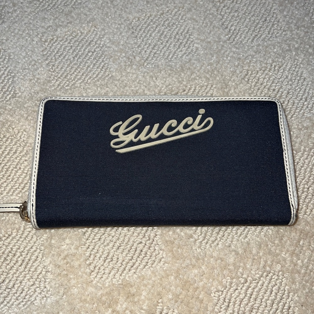 Vintage Authentic Gucci Wallet From The Boulevard Collection